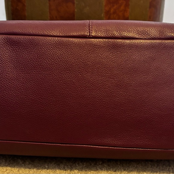 Coach Handbag F35887 Morgan
Satchel in Exotic Trim Leather Burgundy - Picture 5 of 9